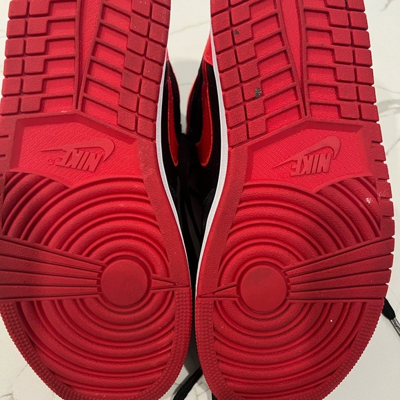 Jordan 1 Satin - Picture 3 of 3